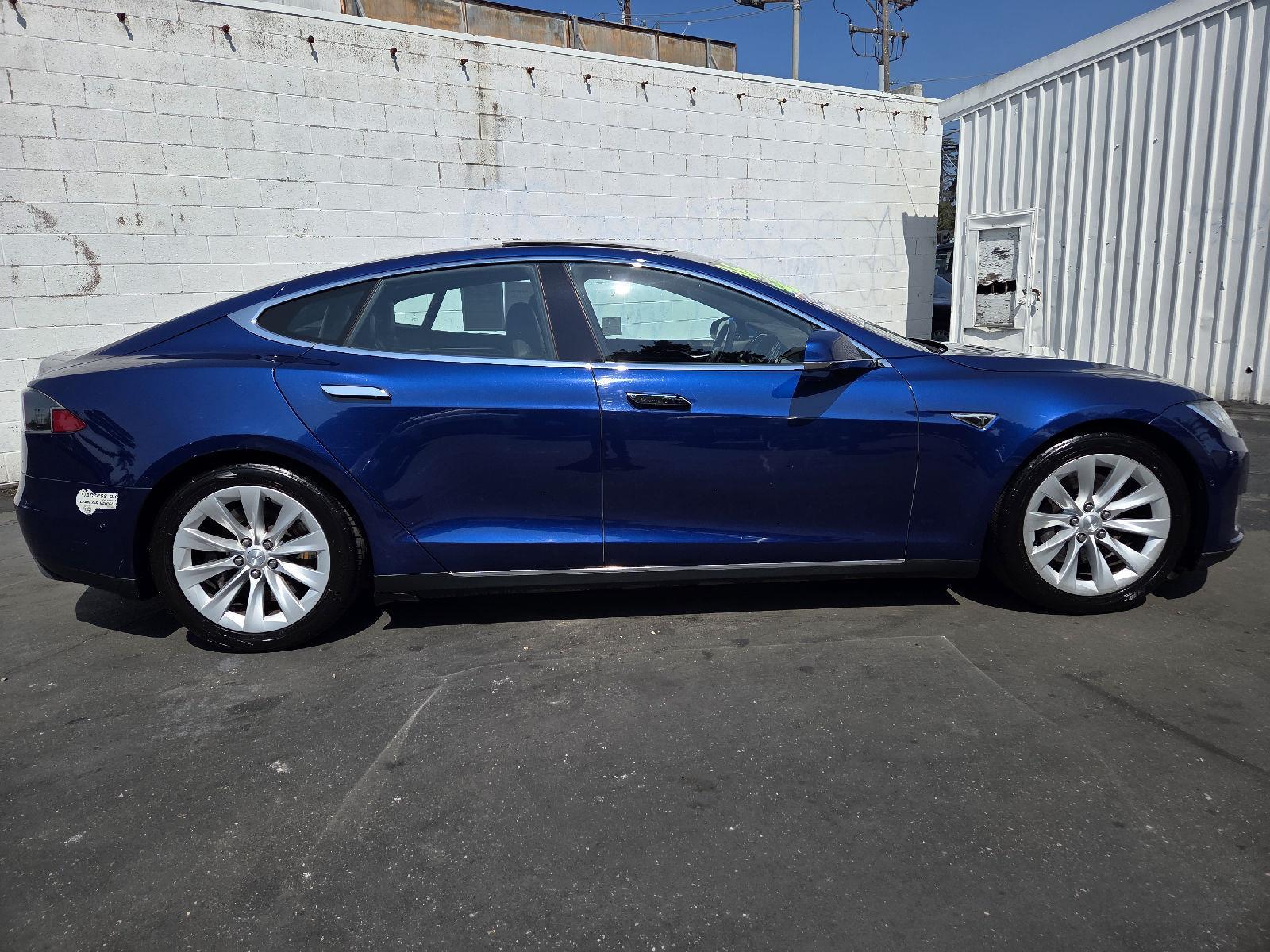 2016 Tesla Model S 70D photo 16