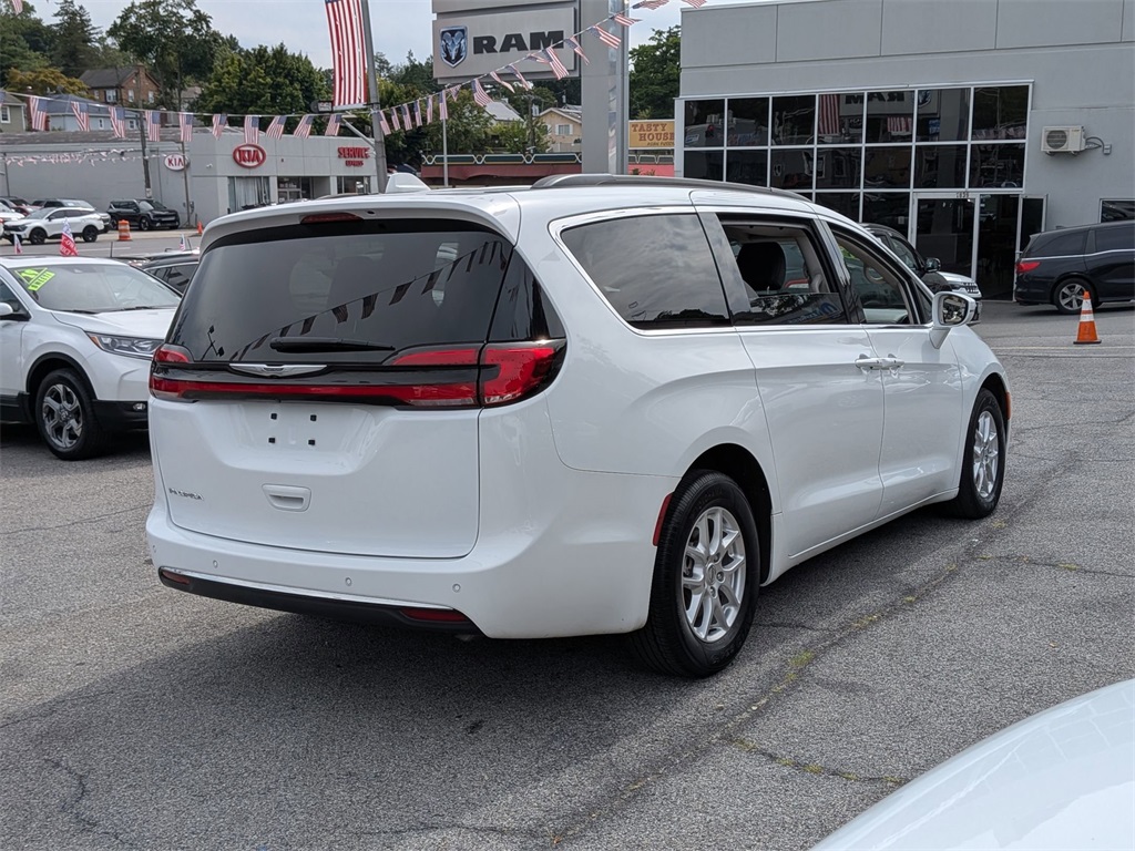 2022 Chrysler Pacifica Touring L photo 4