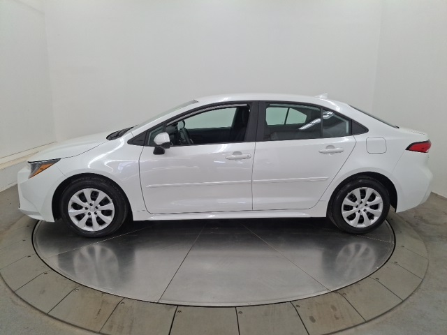 2025 Toyota Corolla LE photo 4