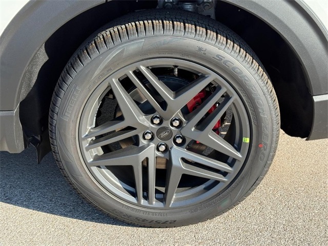 2025 Ford Explorer ST photo 3