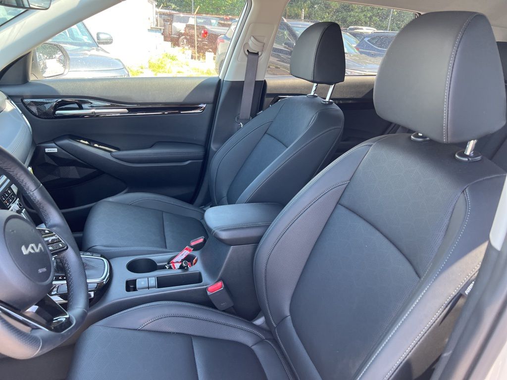 2024 Kia Seltos SX photo 7