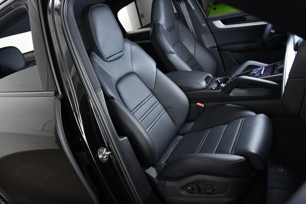 2025 Porsche Cayenne Coupe S photo 34