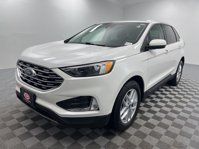 2022 Ford Edge SEL photo 2