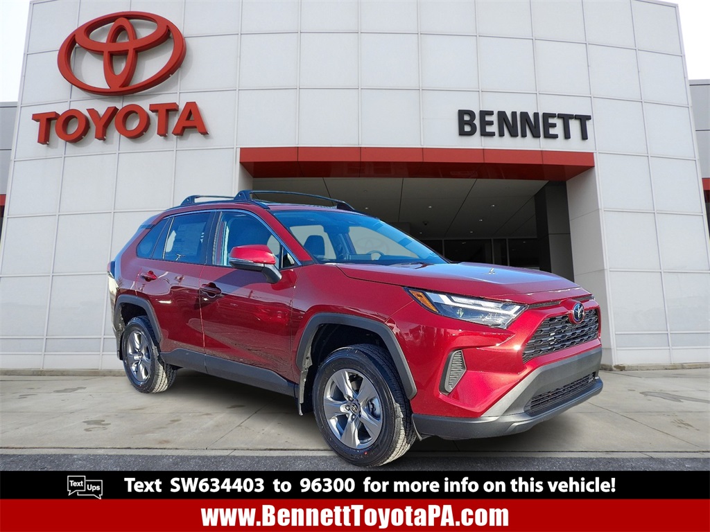 2025 Toyota RAV4 XLE's photo