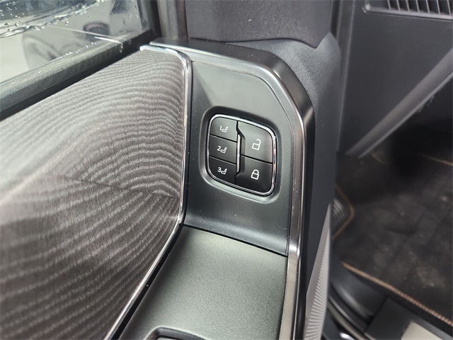 2023 Ford F-150 Platinum photo 21