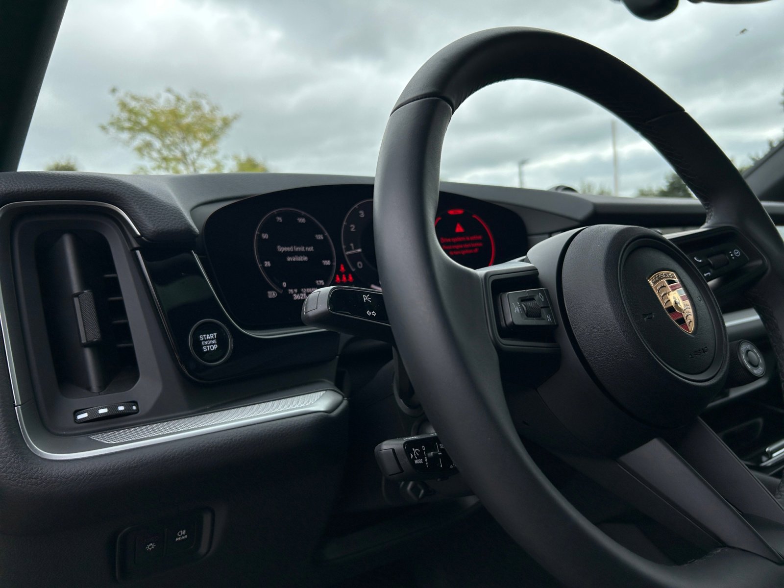 2025 Porsche Cayenne Coupe Base photo 22