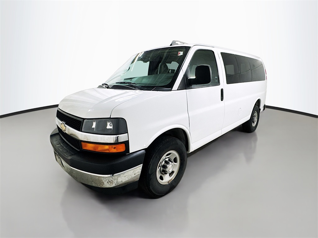 2017 Chevrolet Express 3500 LT photo 2