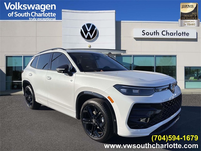 2026 Volkswagen Tiguan SE R-LINE BLACK's photo