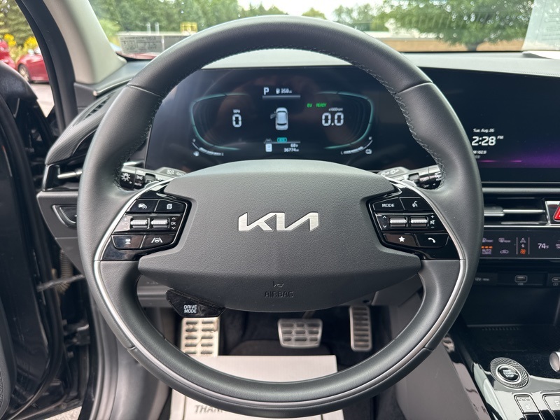 2023 Kia Niro EX Touring photo 8