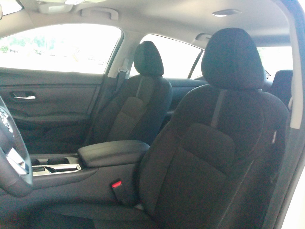 2025 Nissan Sentra SV photo 9