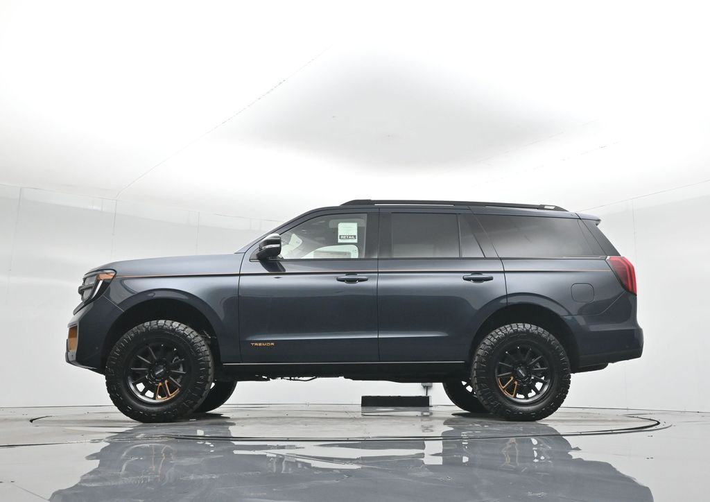 2025 Ford Expedition photo 2