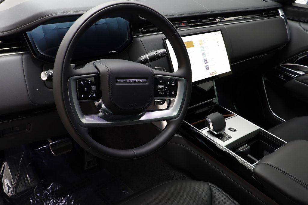 2025 Land Rover Range Rover SE photo 7