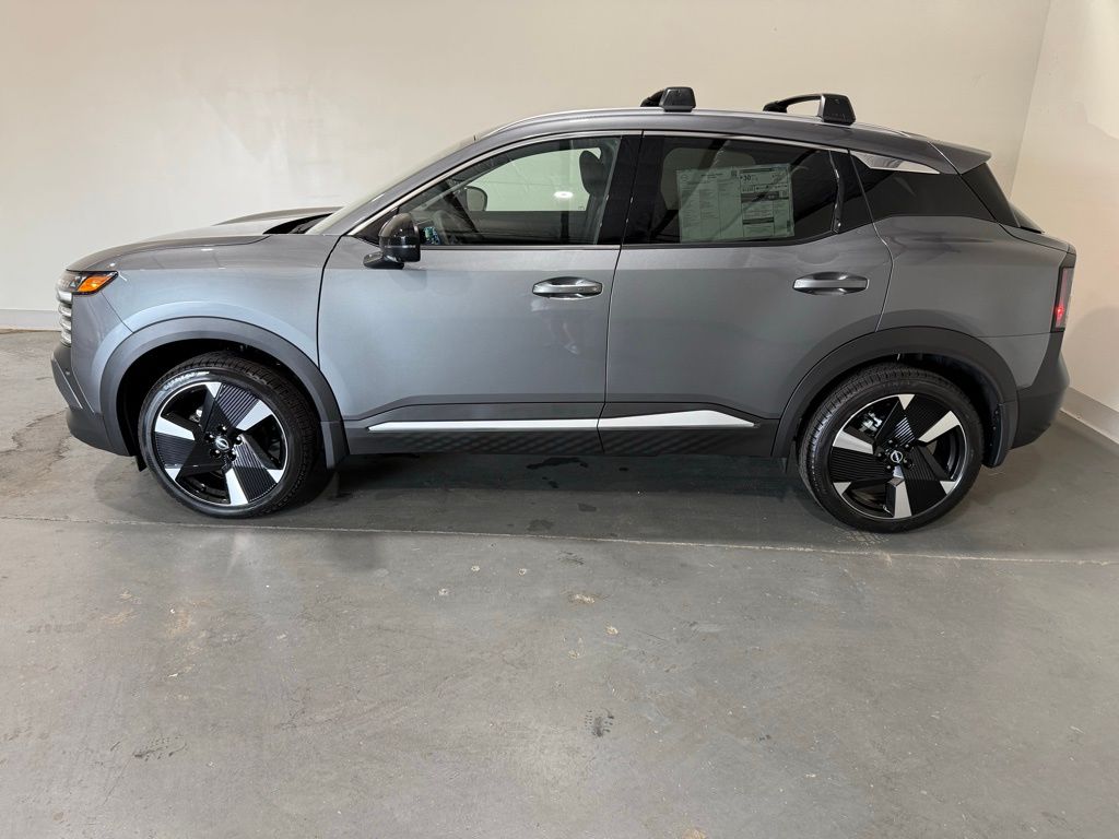 2026 Nissan Kicks SR photo 2