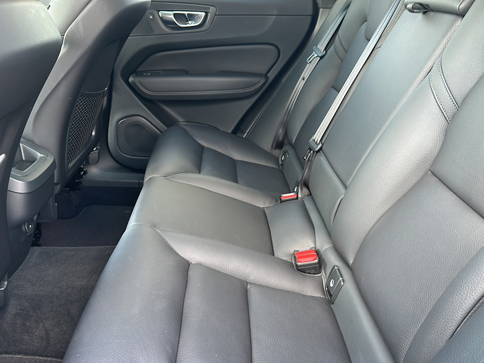2023 Volvo XC60 B5 Plus photo 2
