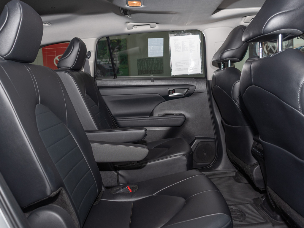2024 Toyota Highlander XLE photo 21