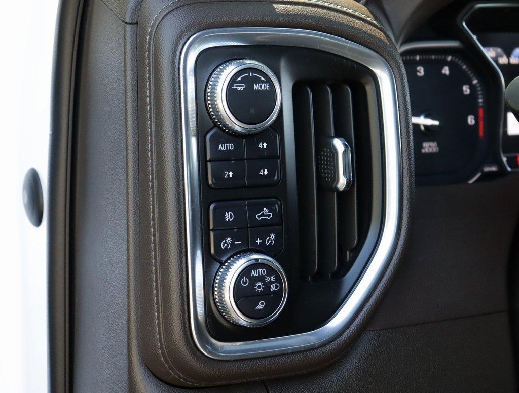 Used 2022 White Frost Tricoat GMC Denali image 10