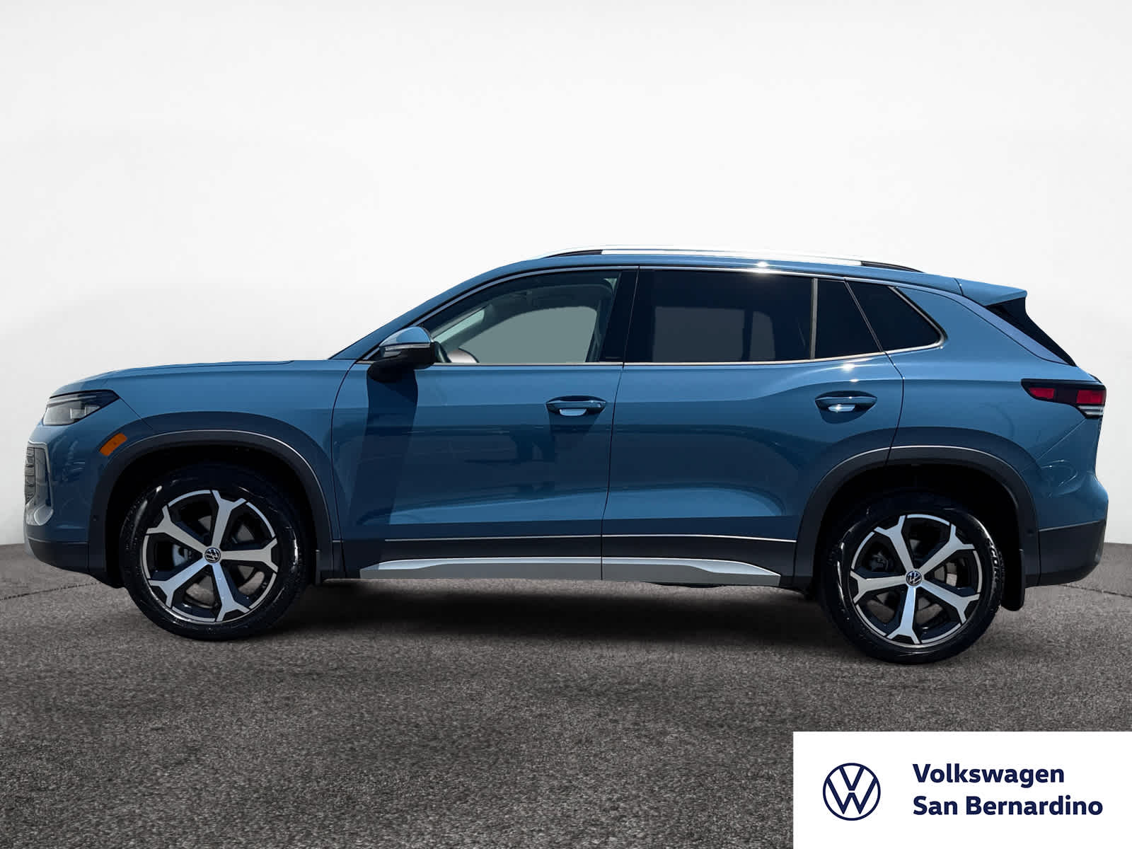 2025 Volkswagen Tiguan SE photo 2