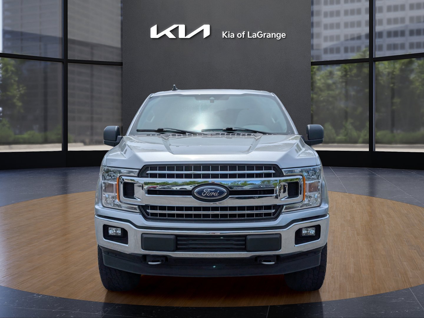 2020 Ford F-150 XLT photo 2