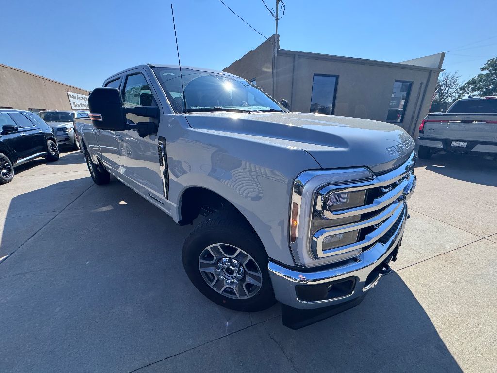 2026 Ford F-250 Lariat photo 2