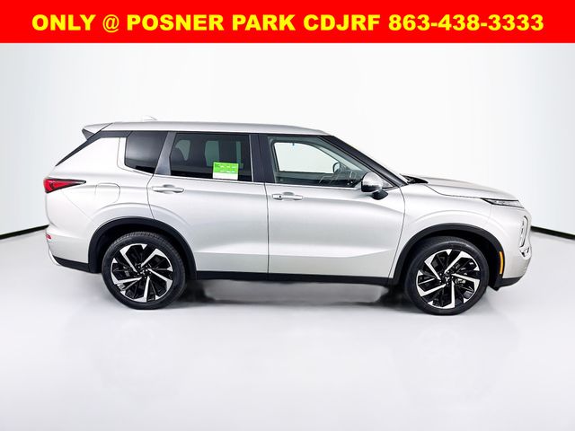 2023 Mitsubishi Outlander SE photo 8