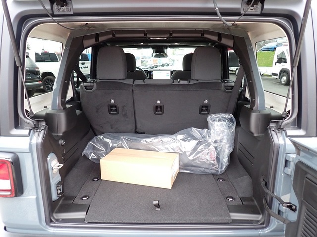 2025 Jeep Wrangler Sport S photo 4