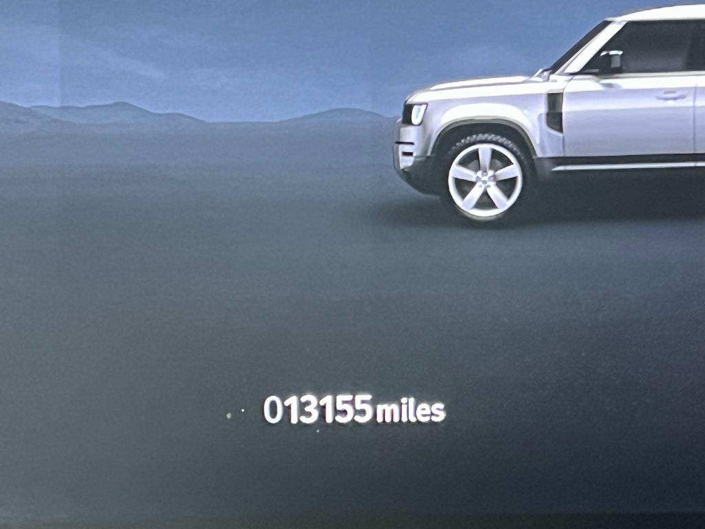 2024 Land Rover Defender 110 SE photo 2
