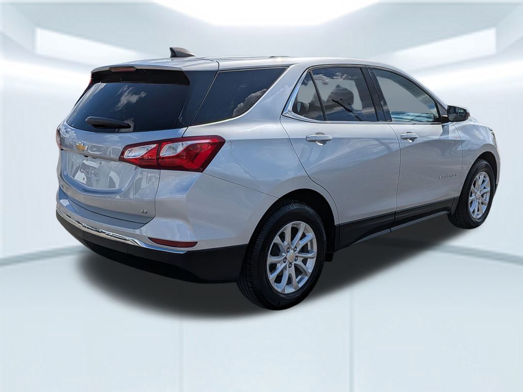 2019 Chevrolet Equinox LT photo 3