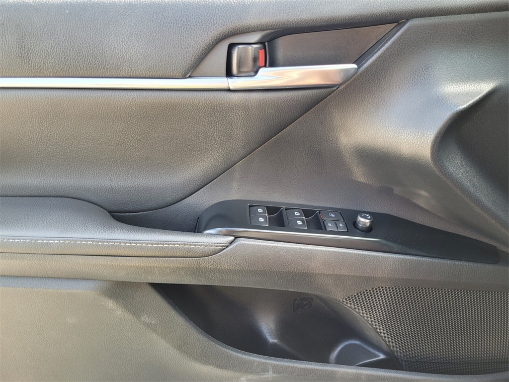 2020 Toyota Camry XSE photo 23