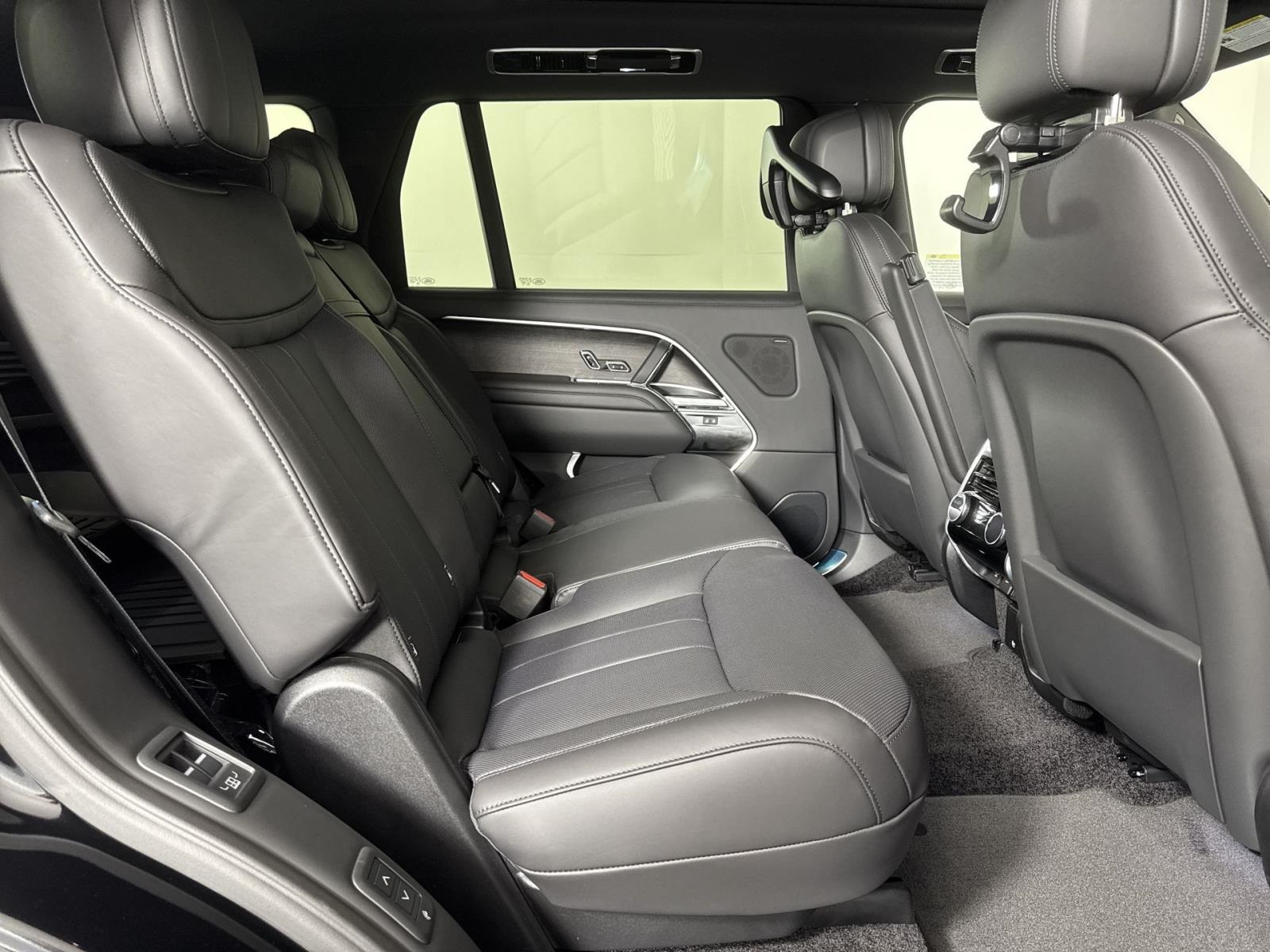 2025 Land Rover Range Rover SE photo 30