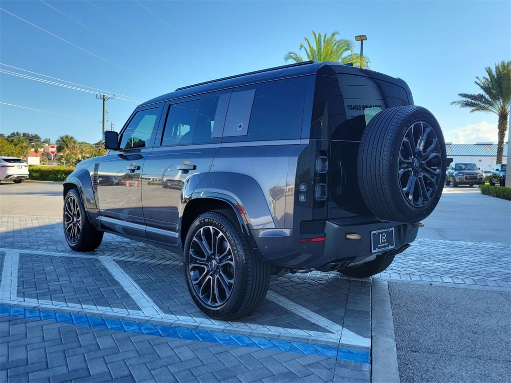 2025 Land Rover Defender 110 V8 photo 3