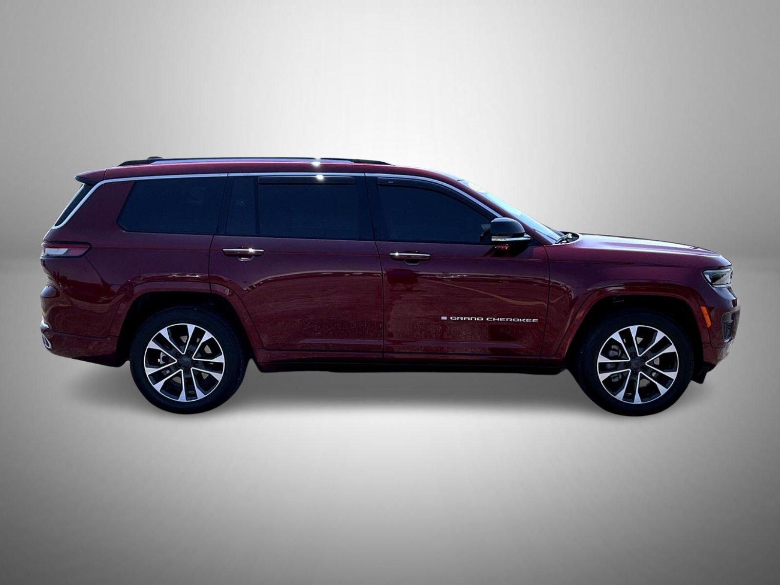 2024 Jeep Grand Cherokee Overland Sport photo 2