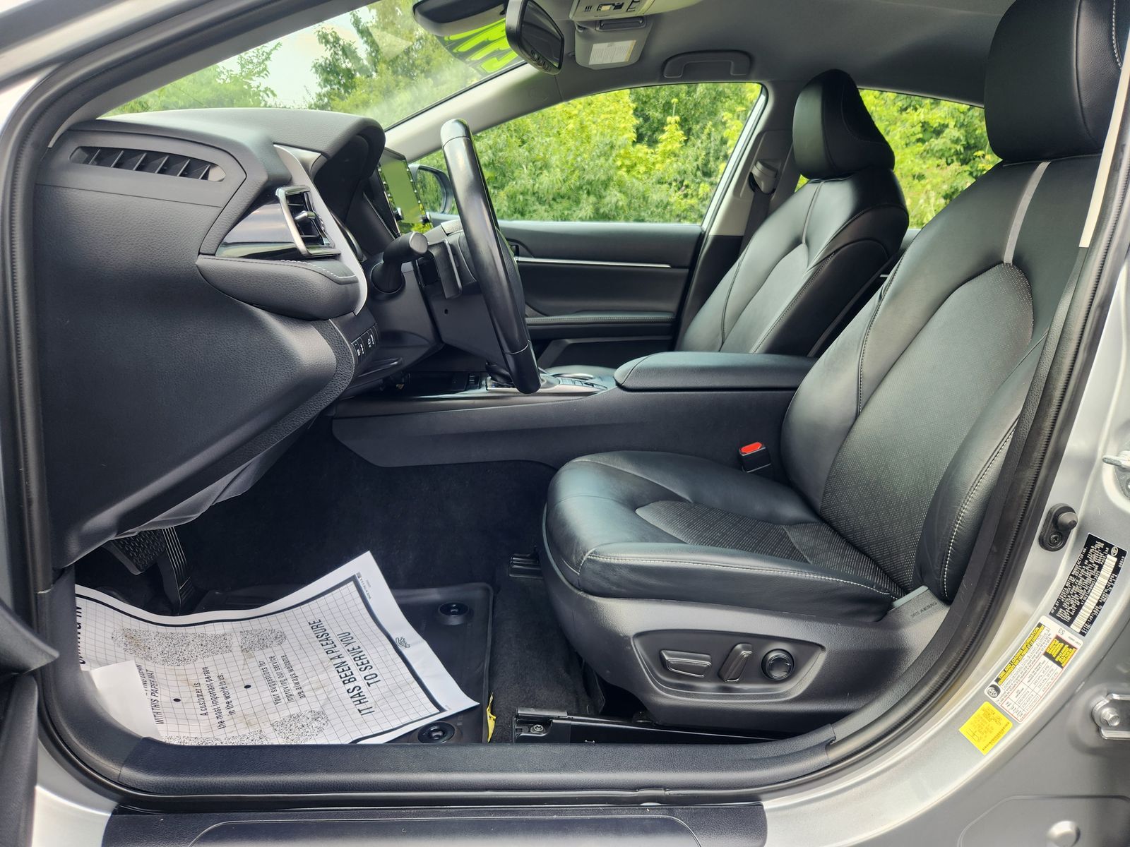 2022 Toyota Camry Hybrid XSE photo 24