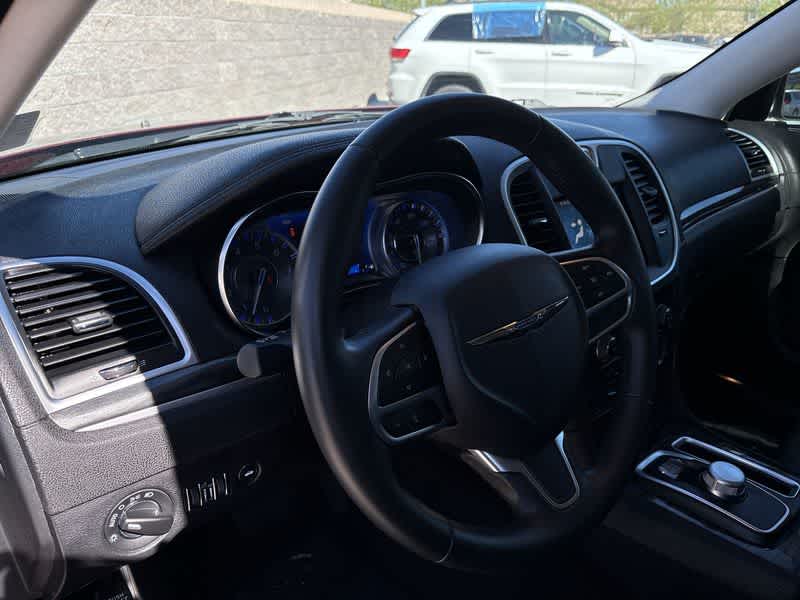 2020 Chrysler 300 Touring photo 10