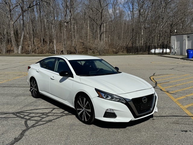 2022 Nissan Altima 2.5 SR photo 3