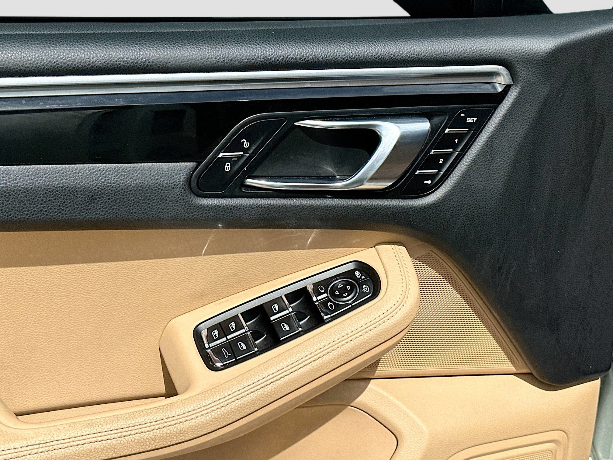 2018 Porsche Macan photo 16