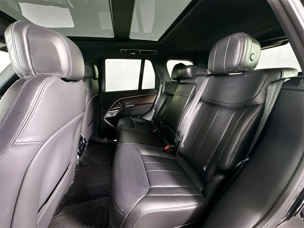 2025 Land Rover Range Rover SE photo 19