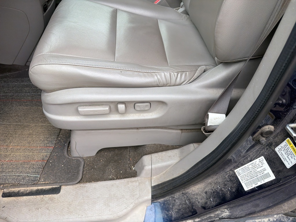 2014 Honda Odyssey Touring photo 16