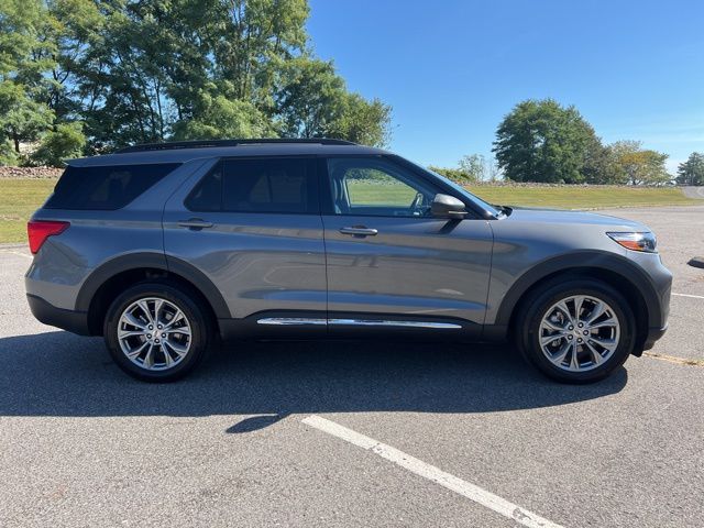 2023 Ford Explorer XLT photo 11