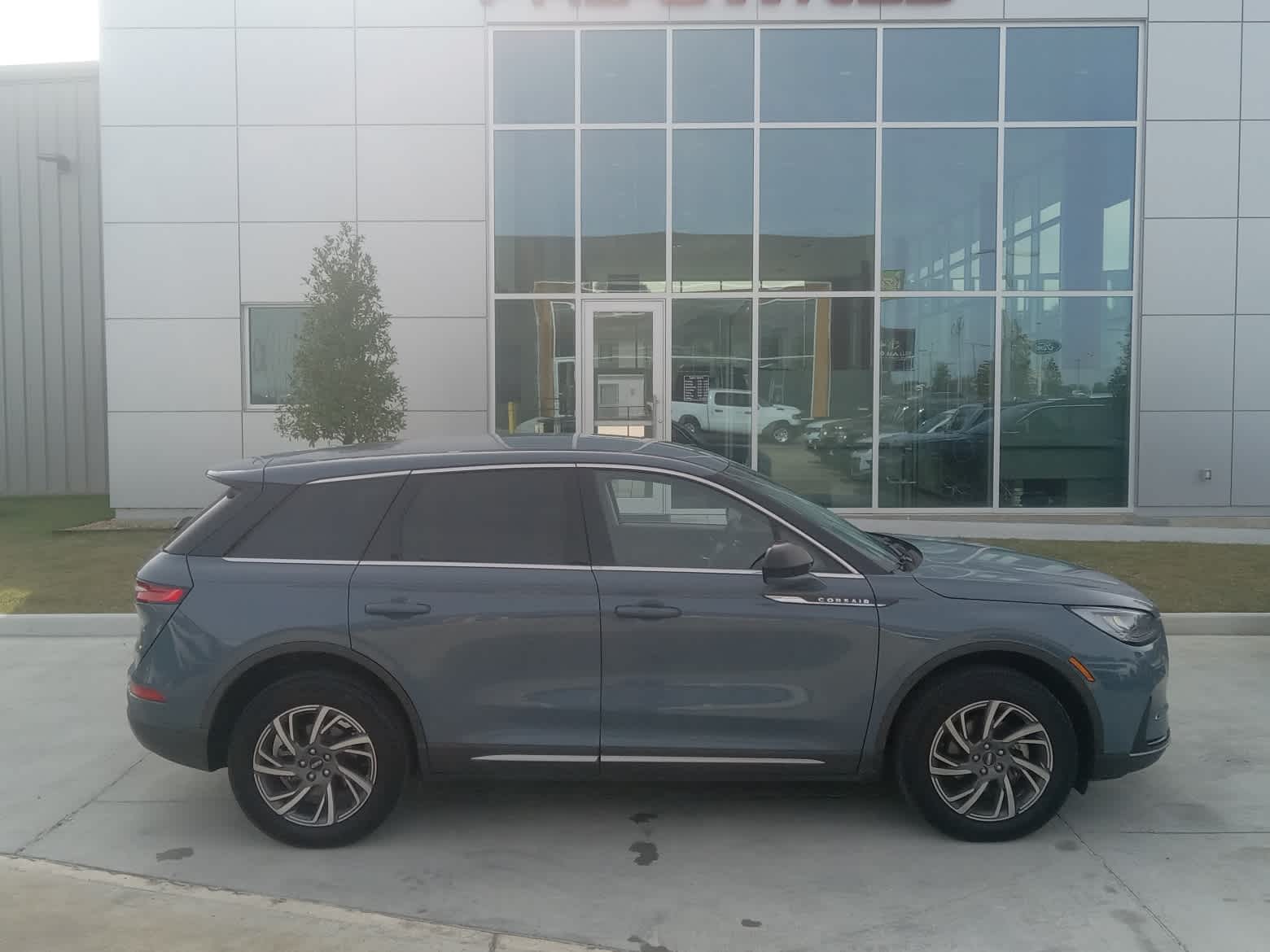 2023 Lincoln Corsair Base's photo