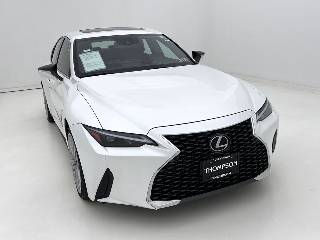 2022 Lexus IS 300 photo 4