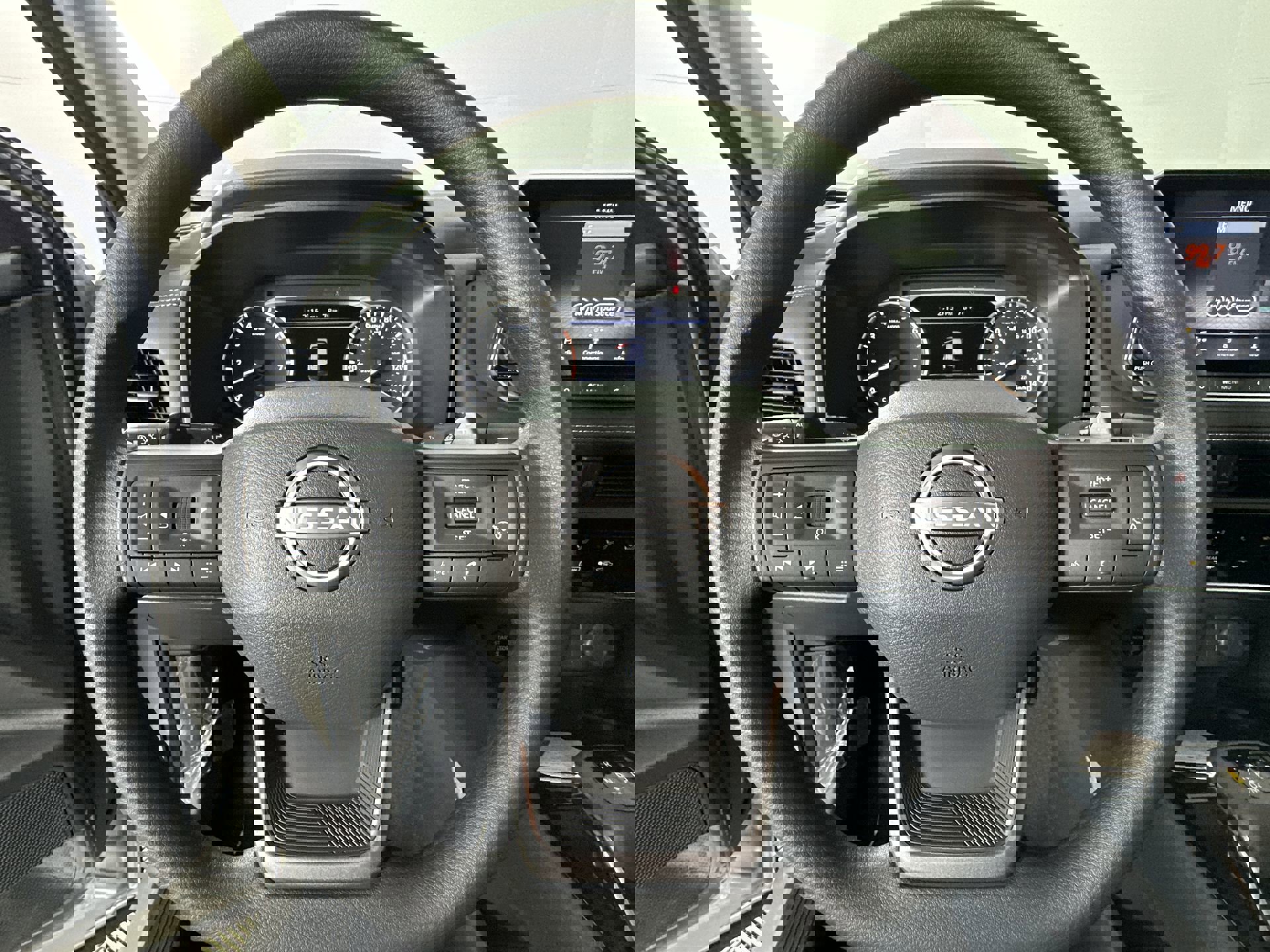 2025 Nissan Rogue S photo 13