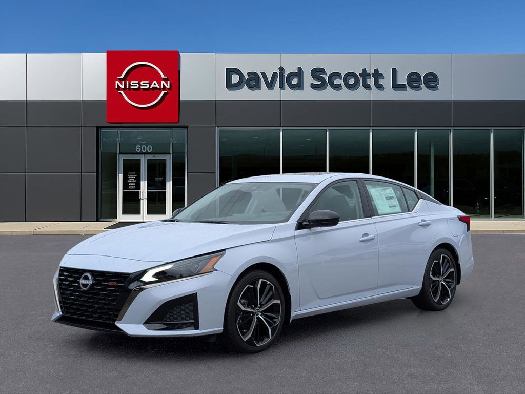 2025 Nissan Altima SR's photo