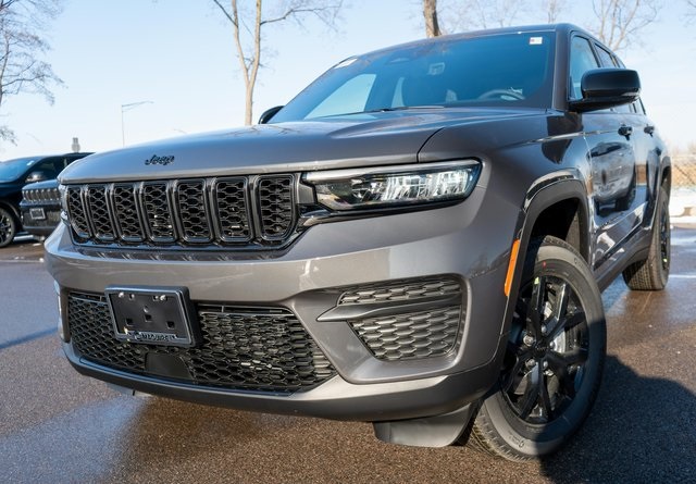 2025 Jeep Grand Cherokee Altitude's photo