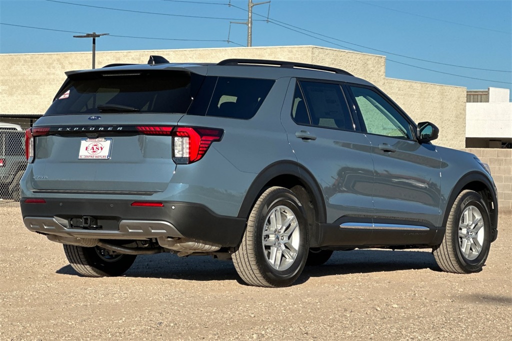 2025 Ford Explorer photo 4