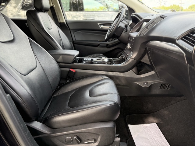 2019 Ford Edge Titanium photo 3