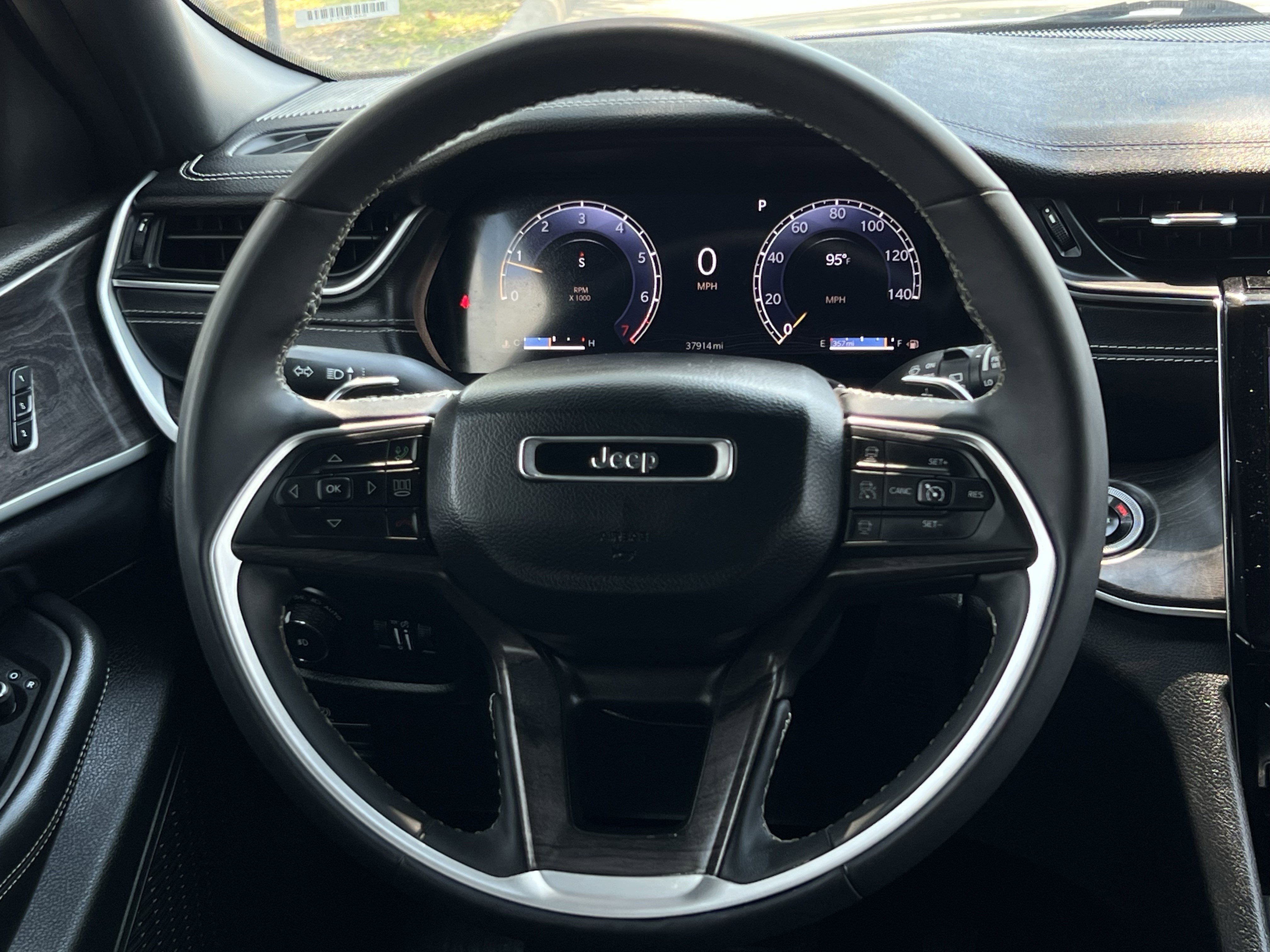 2024 Jeep Grand Cherokee Limited photo 7