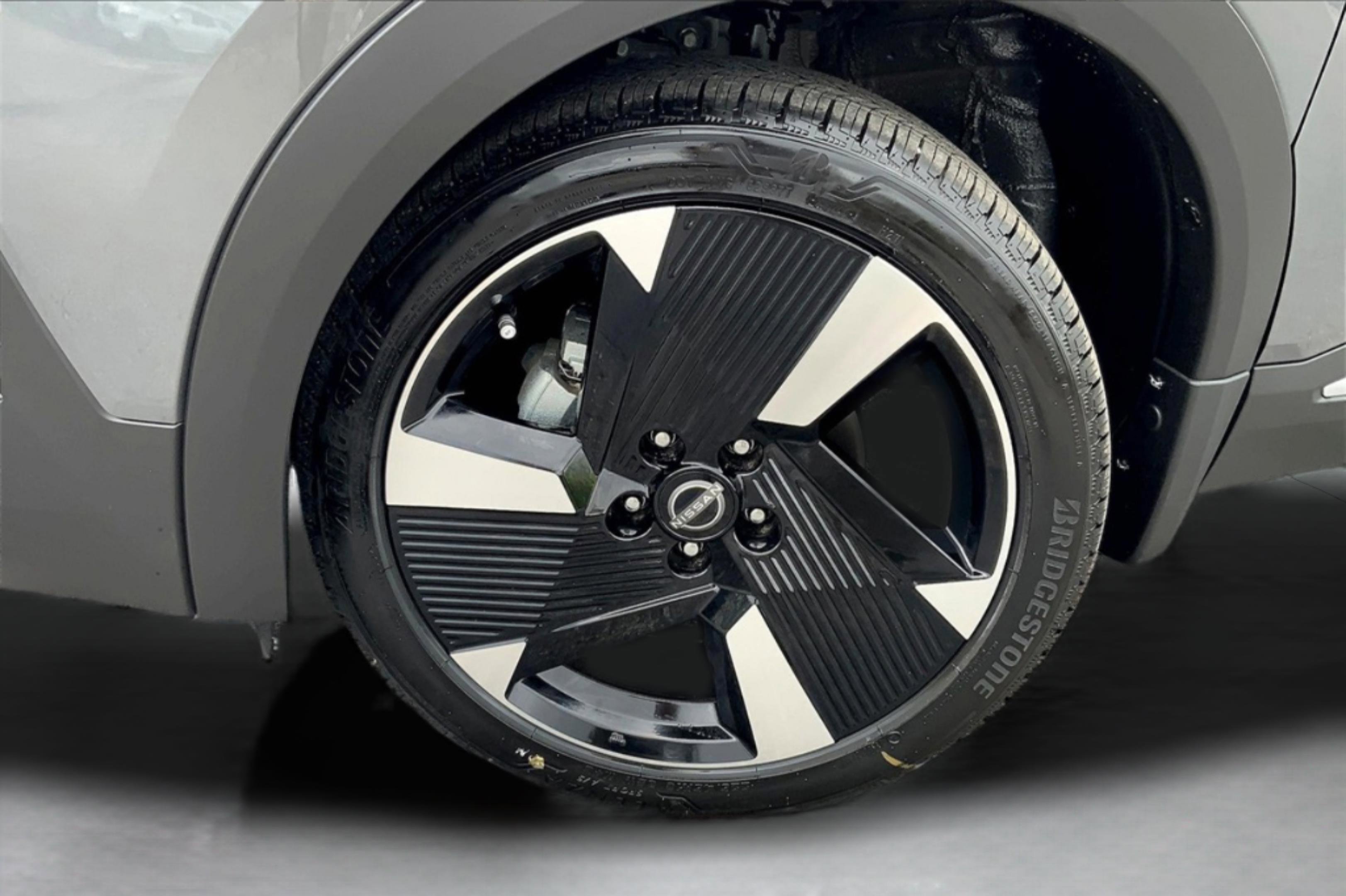 2025 Nissan Kicks SR photo 11