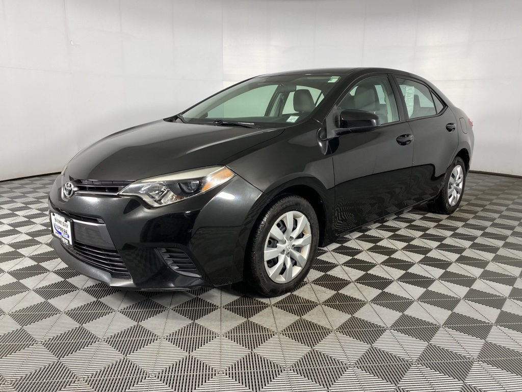 2015 Toyota Corolla LE photo 3