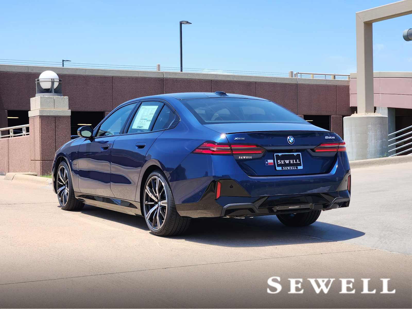 2026 Bmw 550e xDrive photo 2