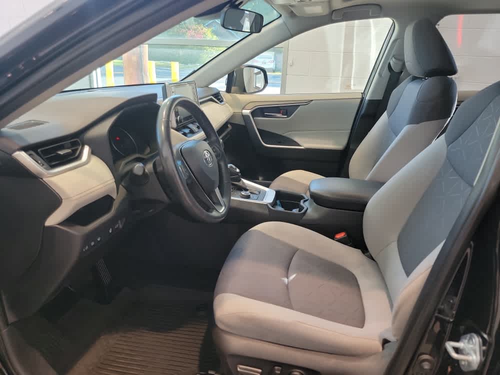 2021 Toyota RAV4 Hybrid XLE photo 4